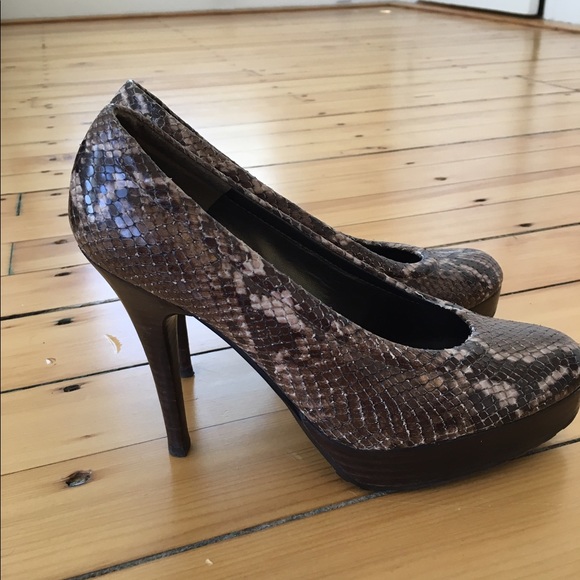 Brown python print Stuart Weitzman platform pumps - Picture 3 of 5