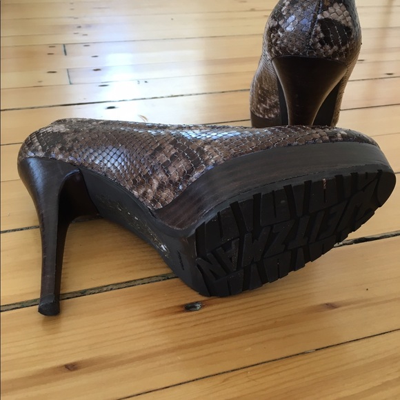 Brown python print Stuart Weitzman platform pumps - Picture 5 of 5