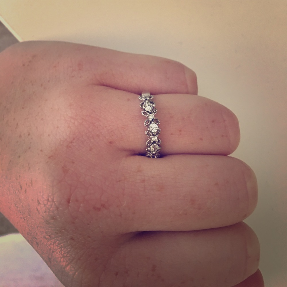 Diamond vine ring