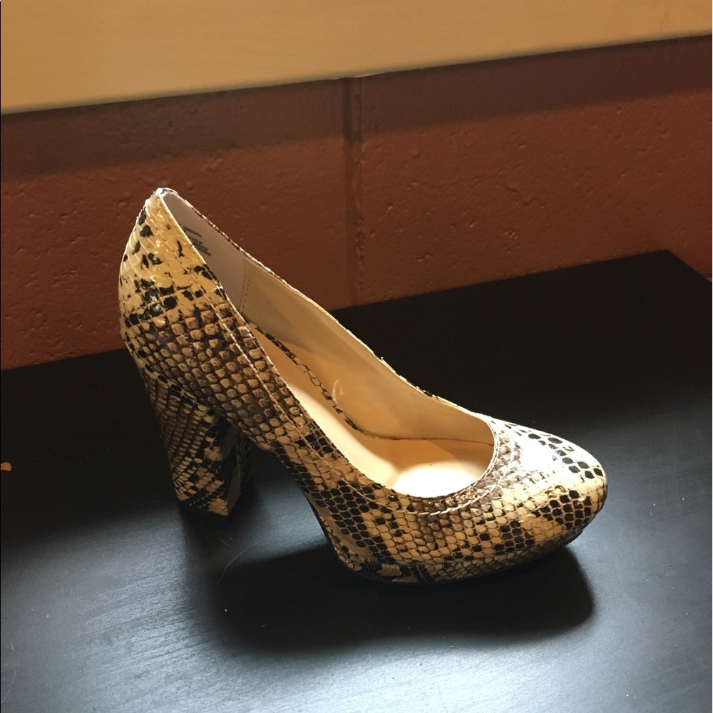 Kenneth Cole reaction heels