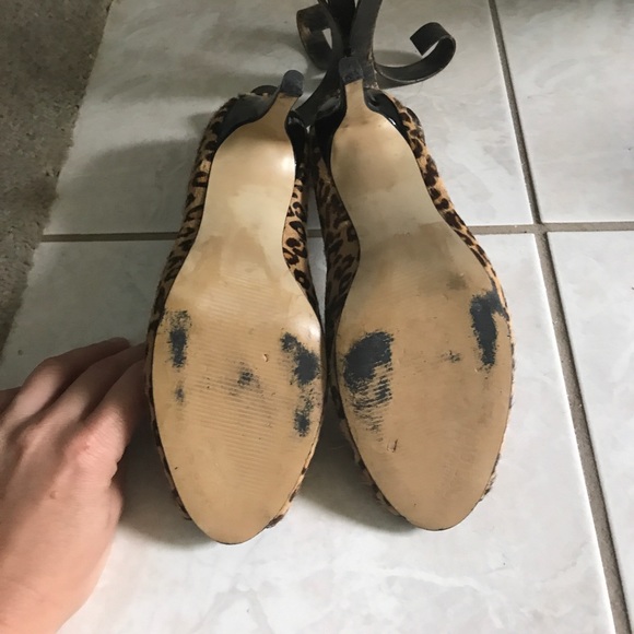 Leopard print open toe high heels. - Picture 3 of 4