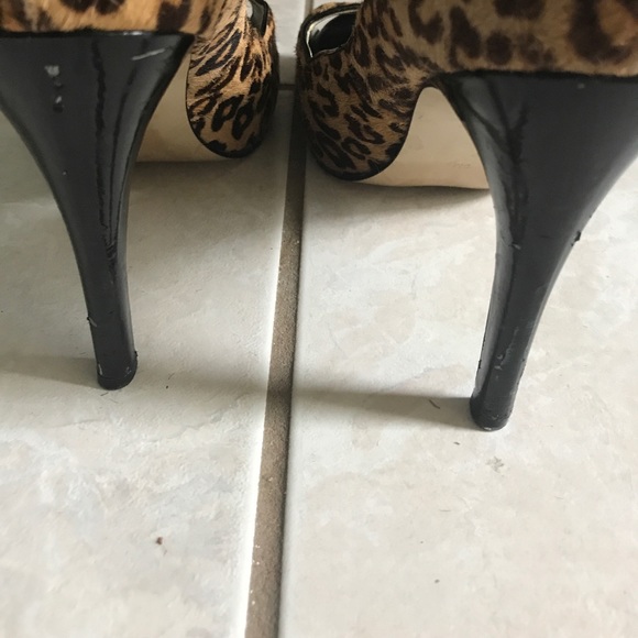 Leopard print open toe high heels. - Picture 4 of 4