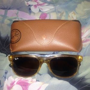 Ray ban wayfarer!!! Great $$!