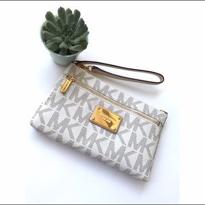 🔥One Hour Sale🔥 Michael Kors Jet Set Wristlet