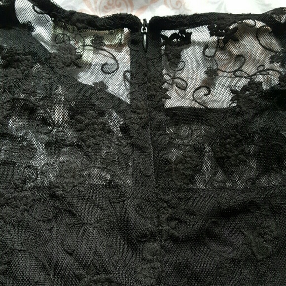 Black lace dress - Picture 4 of 4