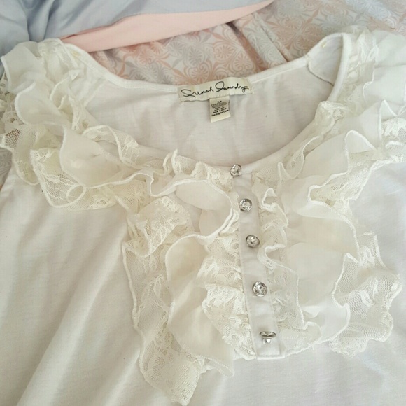 White ruffle blouse - Picture 4 of 4