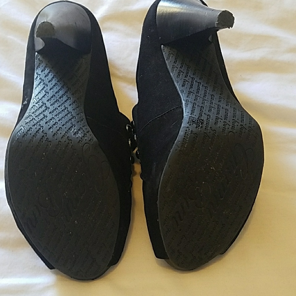 Shoes - Picture 3 of 4