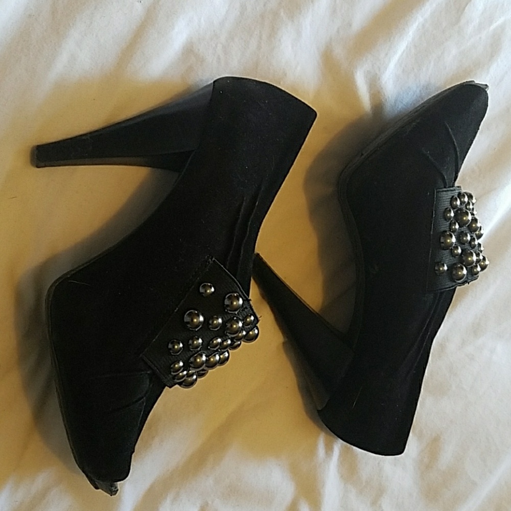 Shoes - Picture 4 of 4