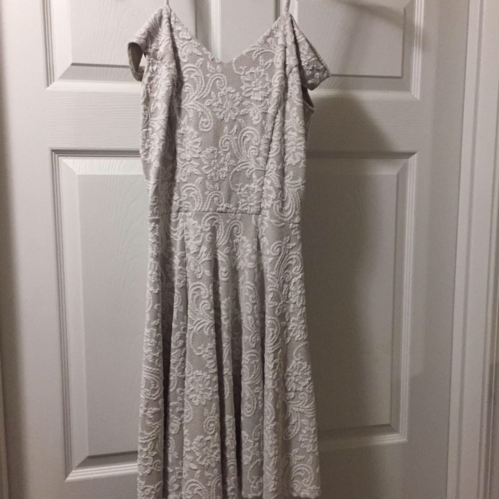 Gorgeous taupe & creamy white cold shoulder dress