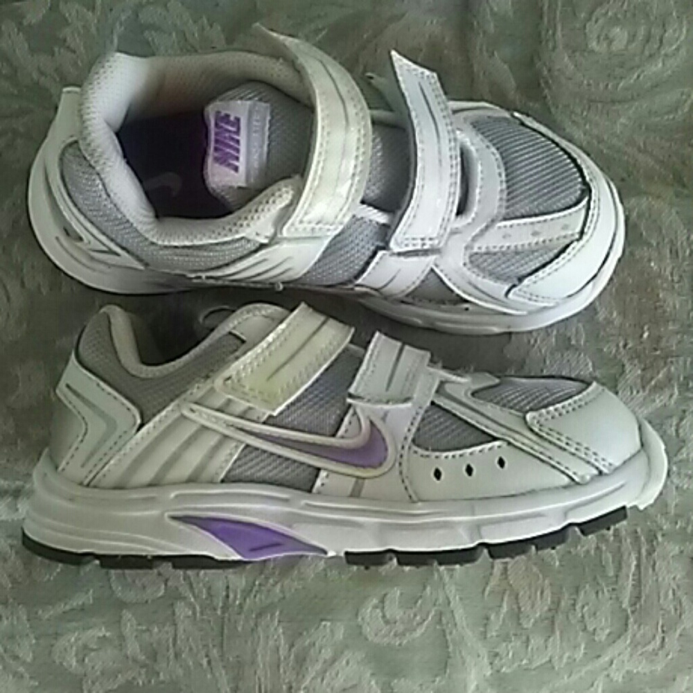 Girls Nike tennis shoes