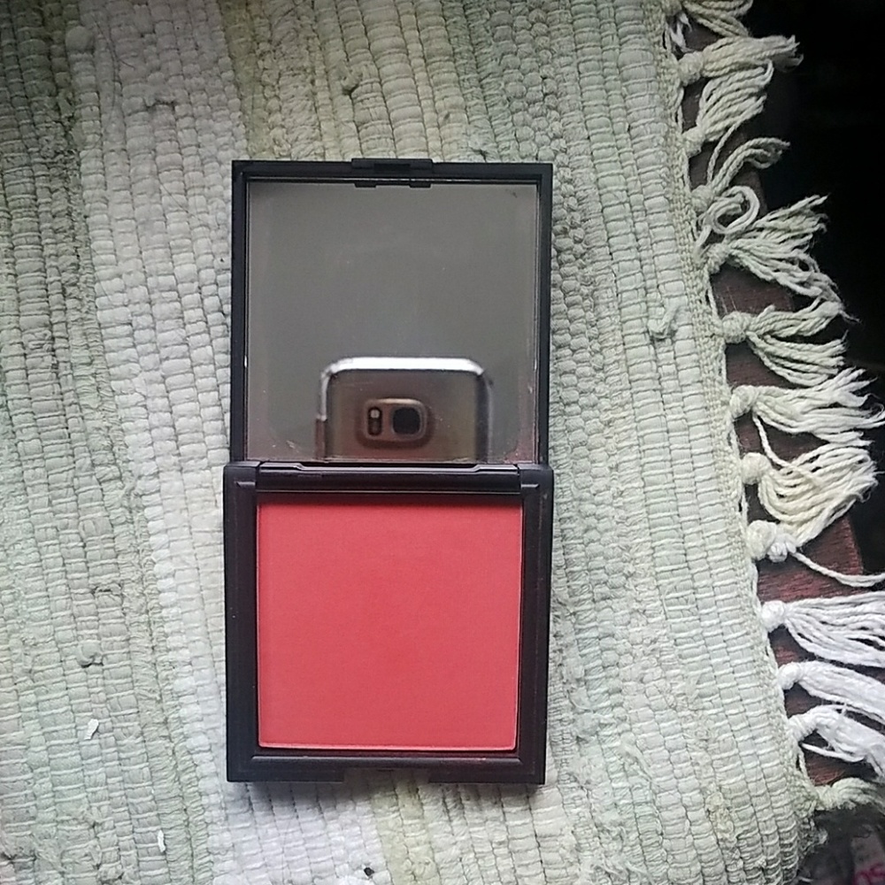 Younigue moonstruck minerals pressed blush
