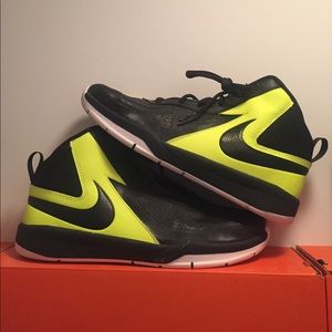 Basketball shoes