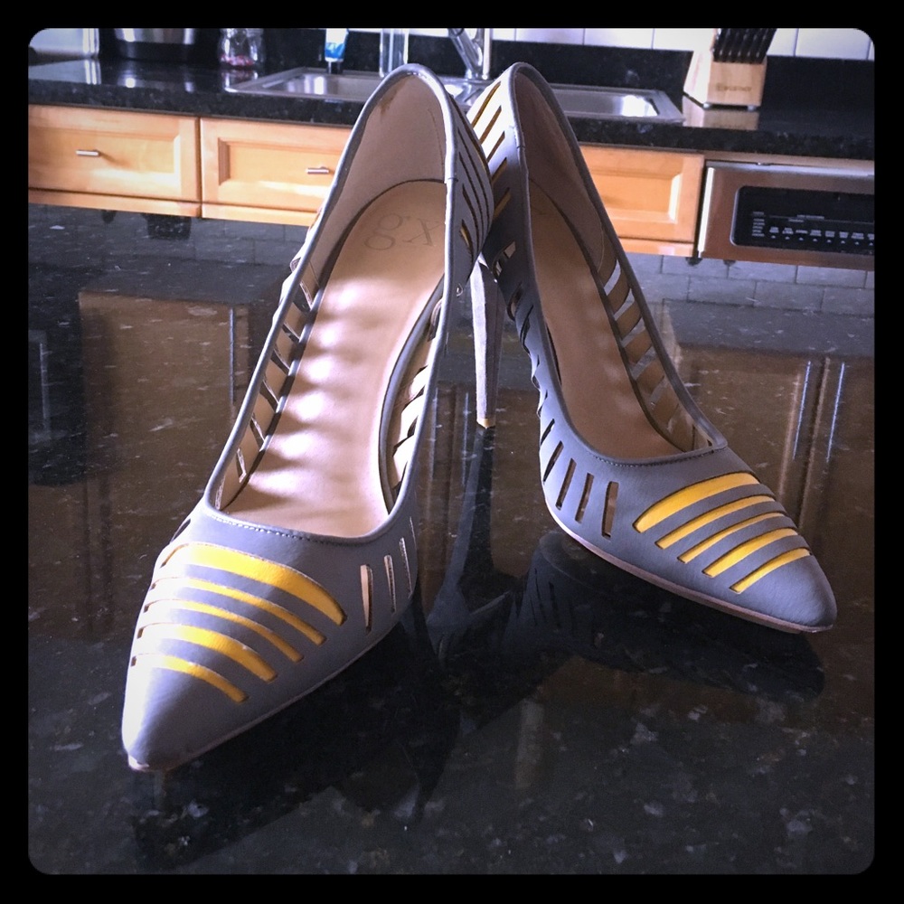 GX Gwen Stefani Grey 'Addie' Pointy Toe Pumps