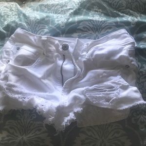 AMERICAN EAGLE WHITE SHORTS
