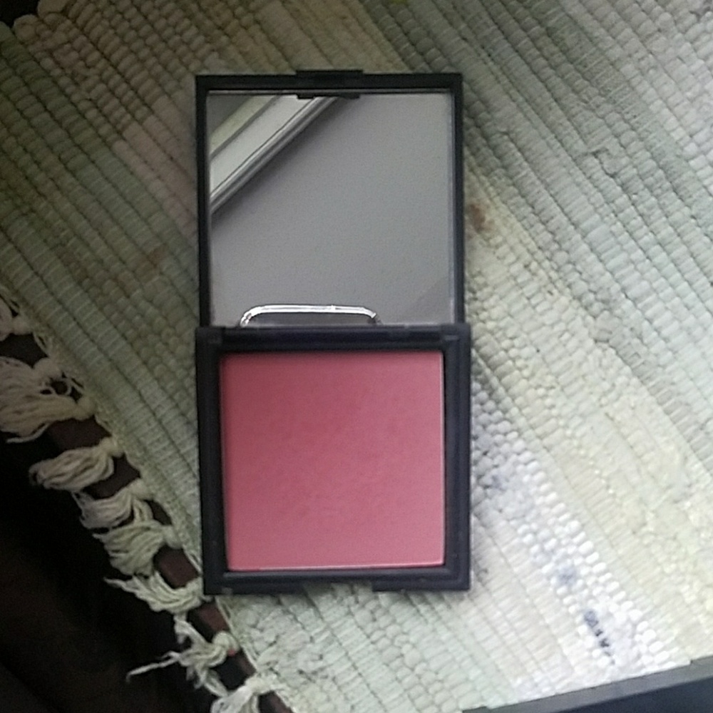 Younique moonstruck minerals pressed powder Sweet