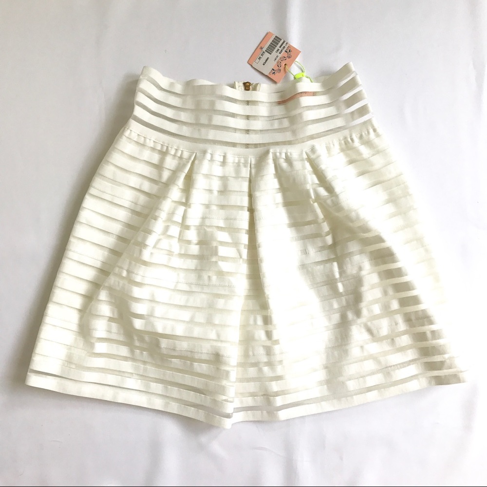 NWT Banana white skirt