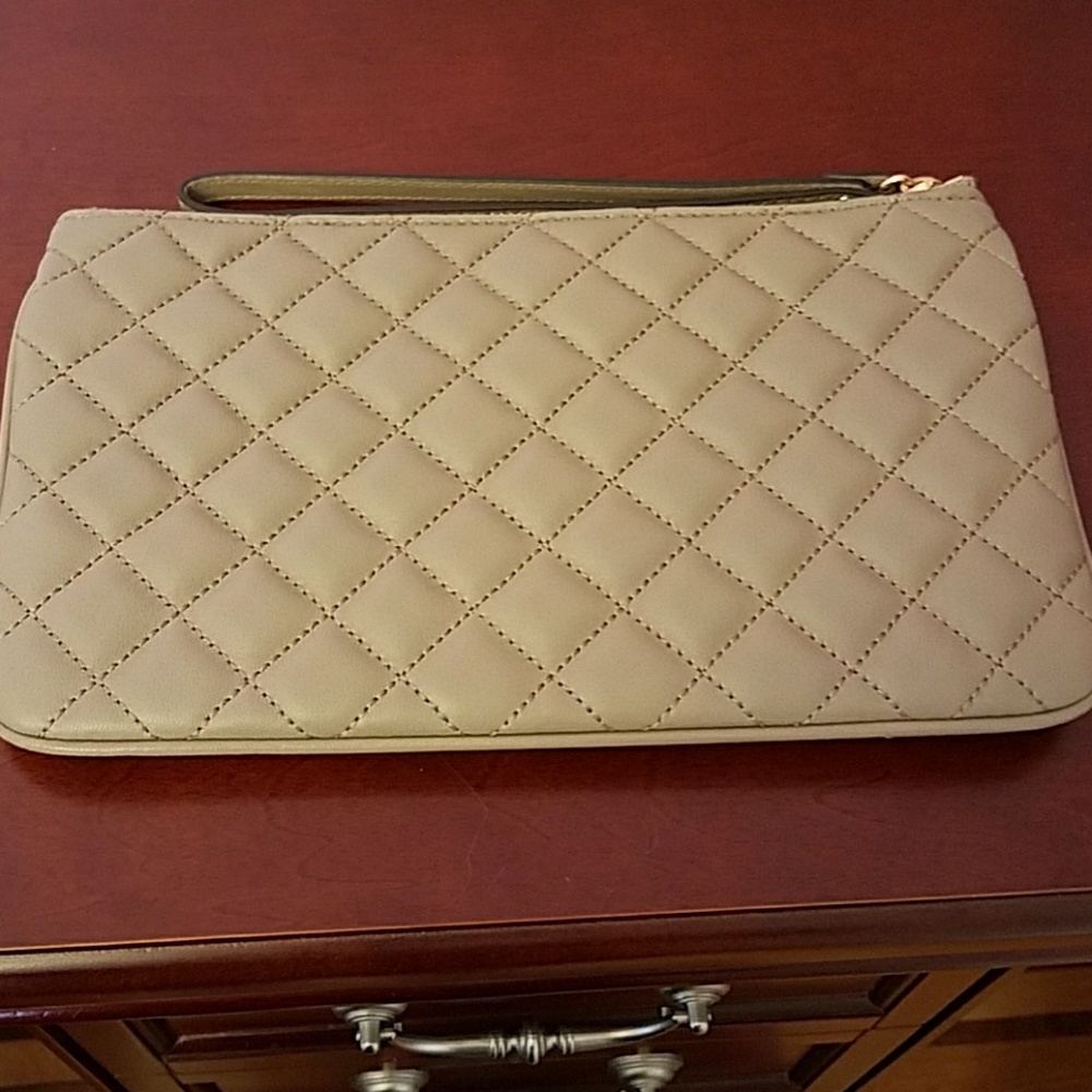 Brand new Michael Kors large quilted wristlet - Picture 4 of 4
