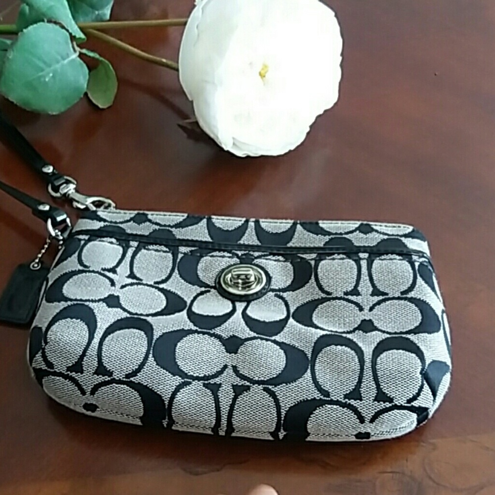 Coach wristlet NWOT