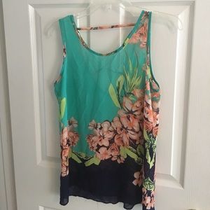 Tropical floral top !