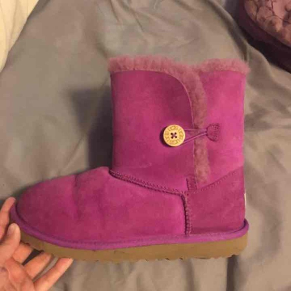 Pink uggs