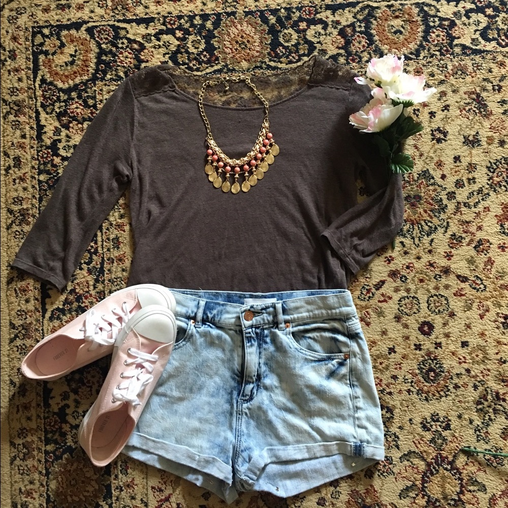 FINAL CUT ✂️Taupe 3/4 sleeve with lace detailing