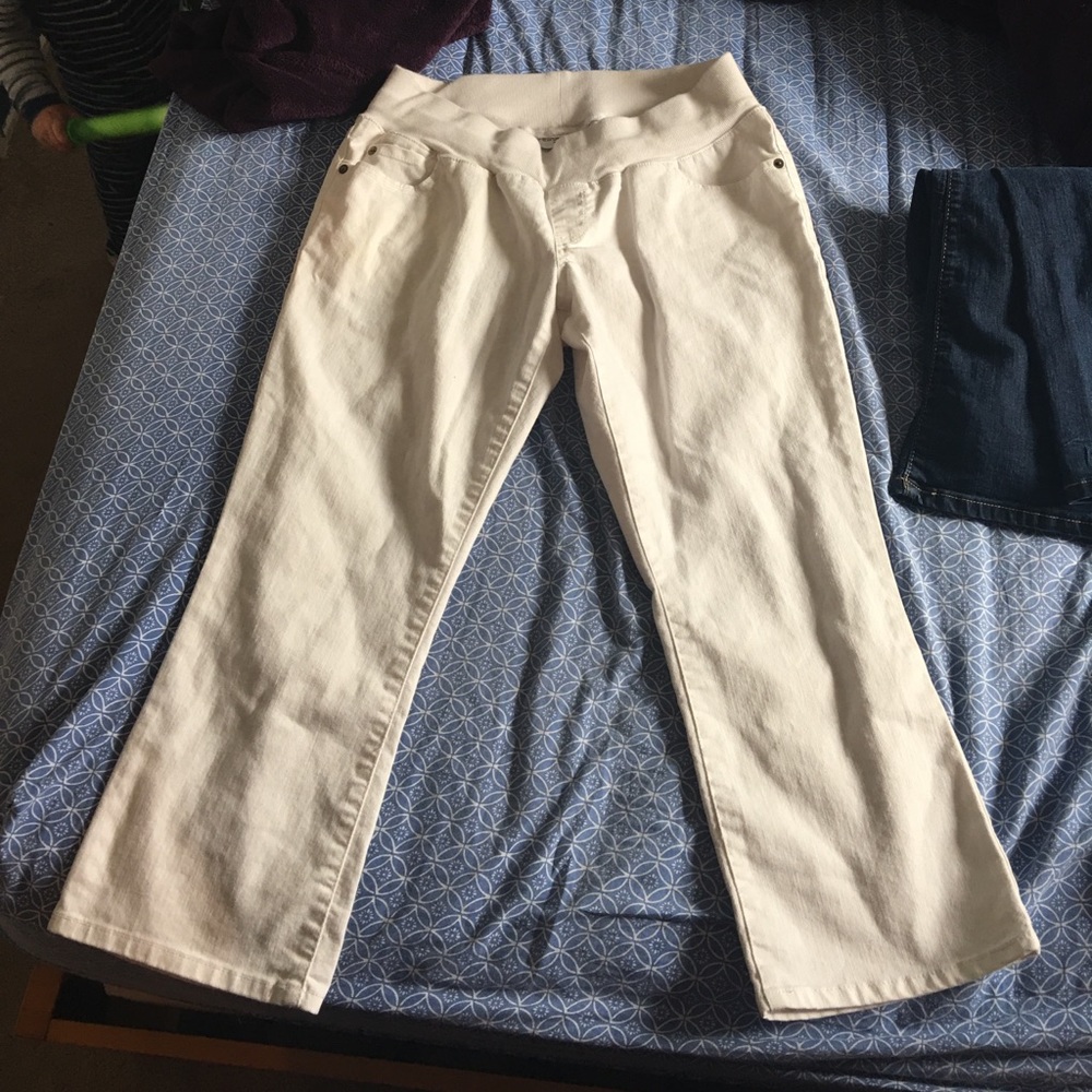 Liz Lange Maternity White Capri Jeans