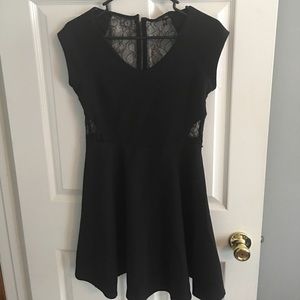 Black dress w. Lace accents
