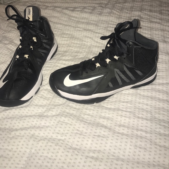 Nike (AIRMAX: Stutter Step 2) basketball shoes - Picture 2 of 5