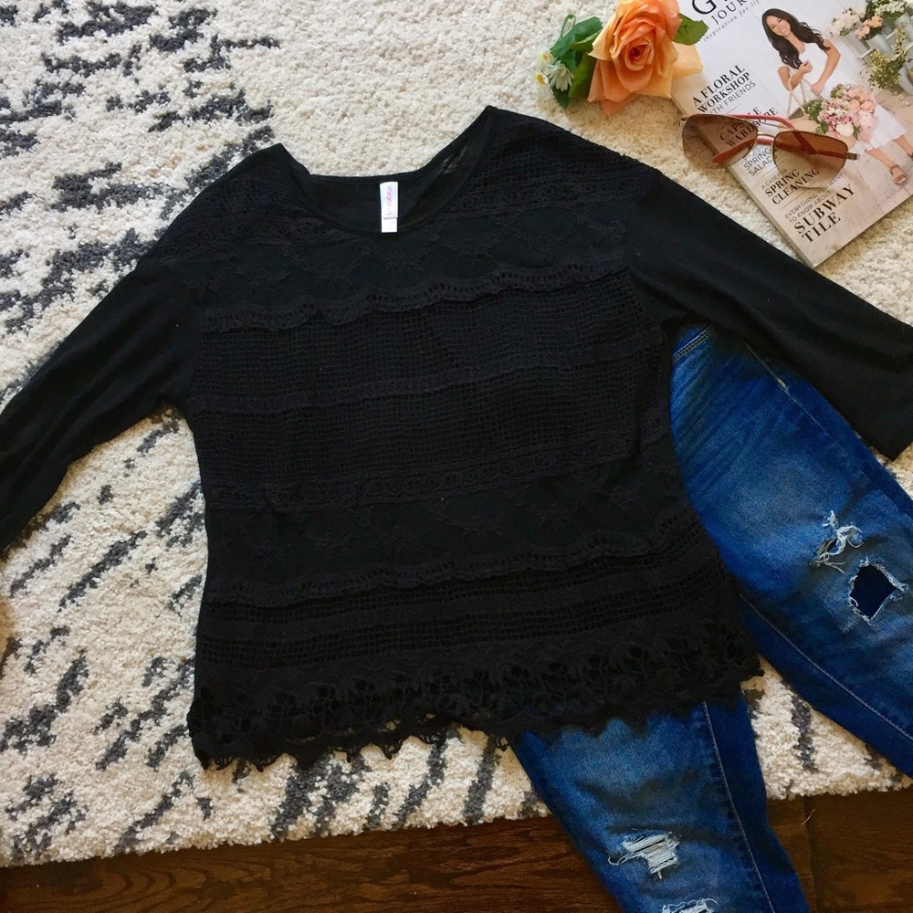 Black Lace Half Sleeve Top