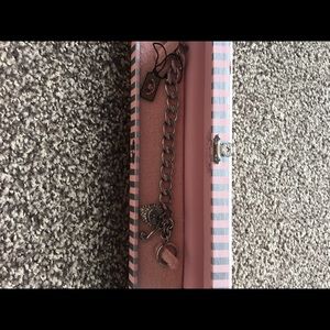 Juicy bracelet with tag