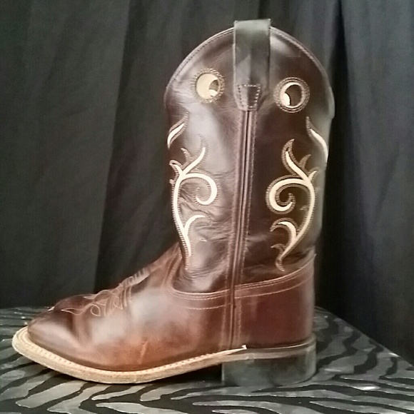 Boots - Picture 2 of 3