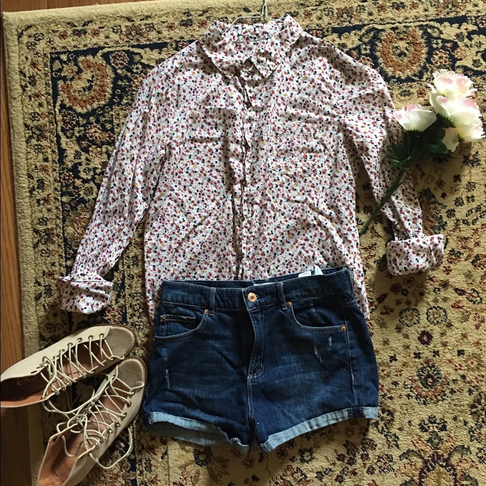 Floral button down- great condition!