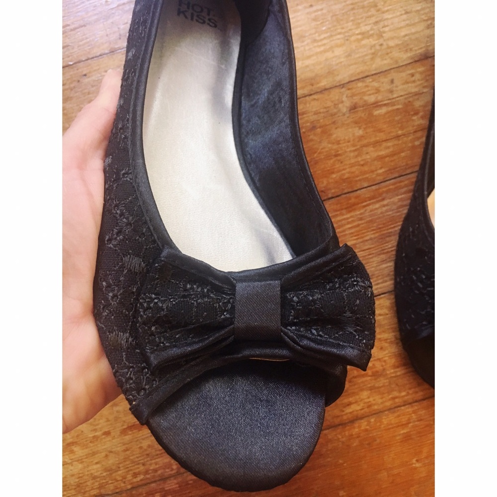 Hot Kiss black lace peep toe flats