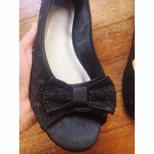 Hot Kiss black lace peep toe flats