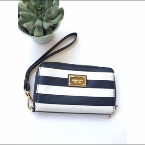 Michael Kors iPhone Wristlet