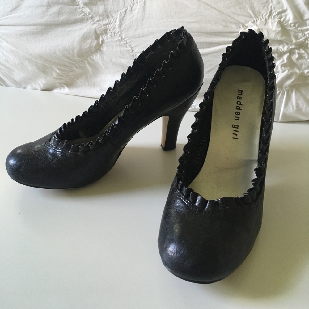 EXCELLENT DEAL! Madden Girl black heels. Size 8