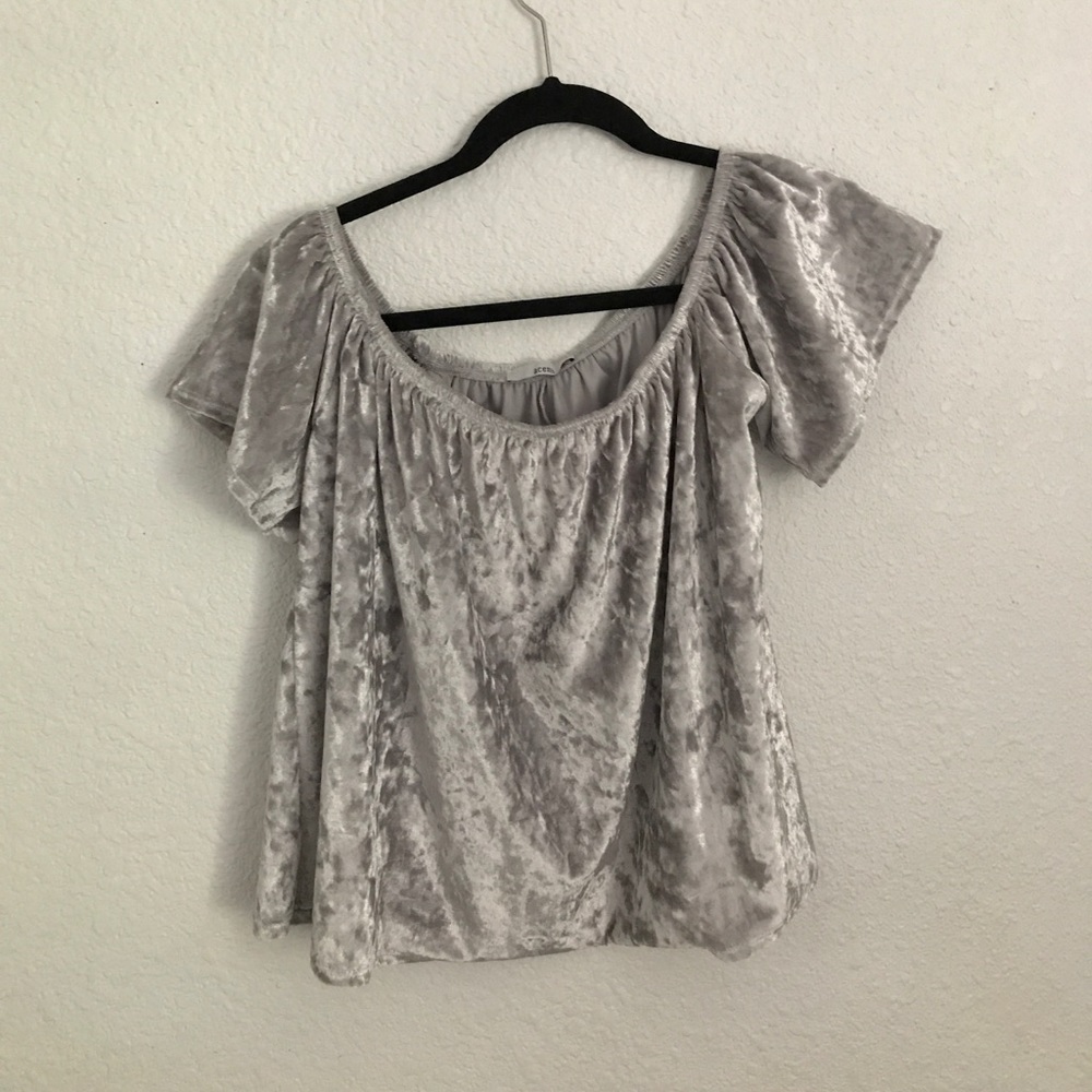Velvet, Off the shoulder top