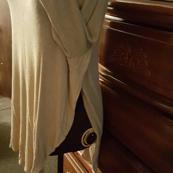 Top - Picture 2 of 2