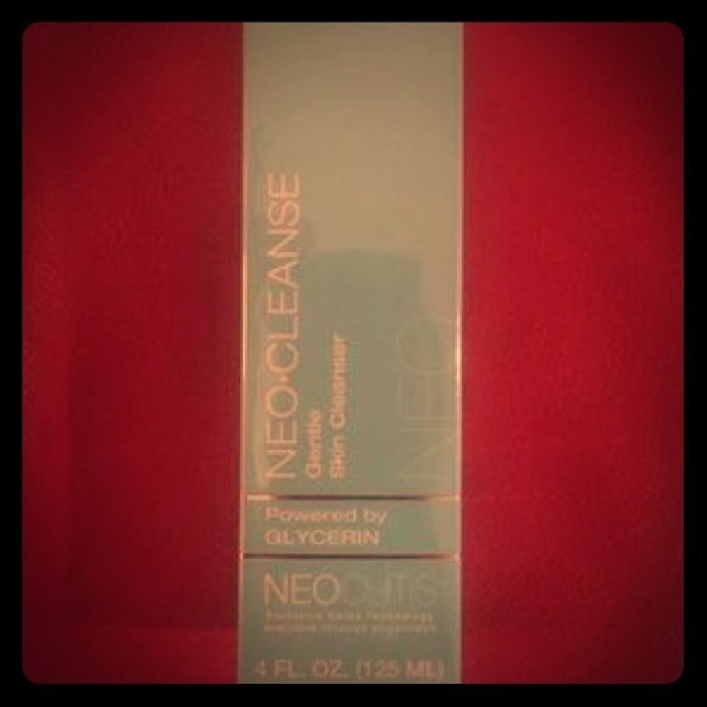 NEW Neocutis Gentle Skin Cleanser, 4oz