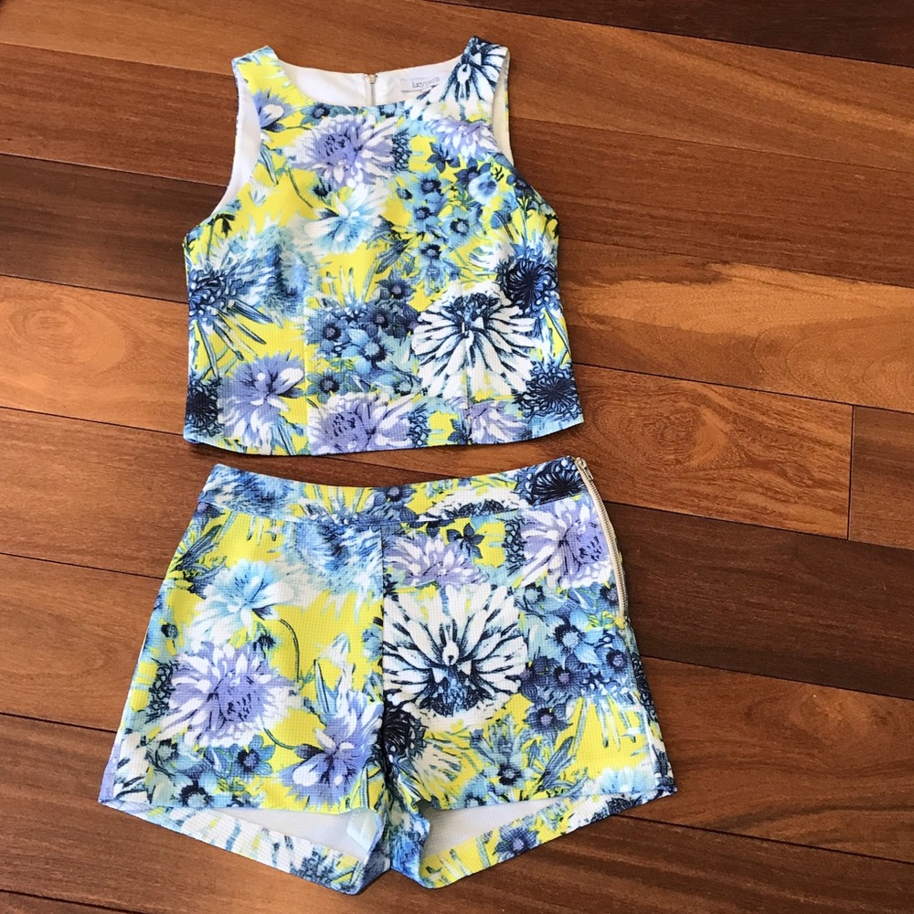 Never worn!! Lucy Paris two piece short set
