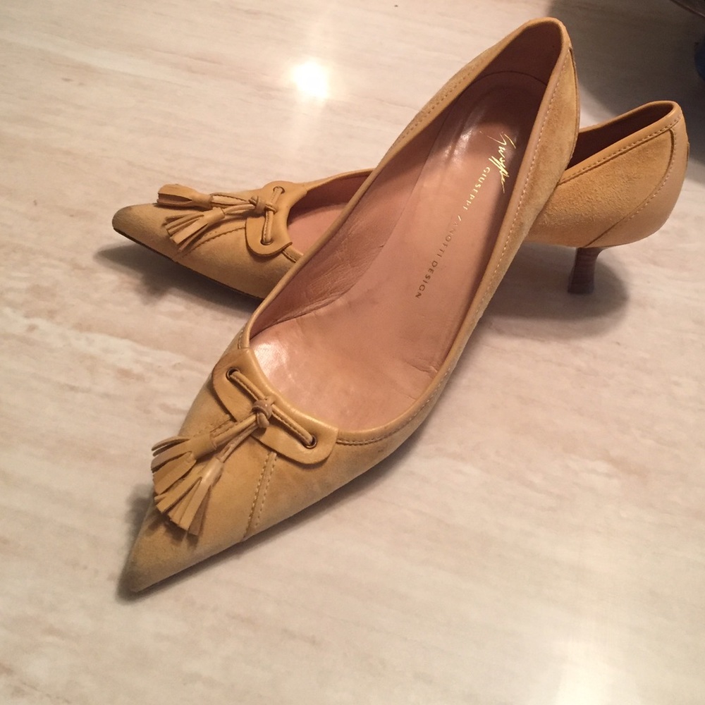 Gorgeous Authentic Giuseppe Zanotti Kitten Heels