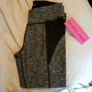 Betsey Johnson crop leggings