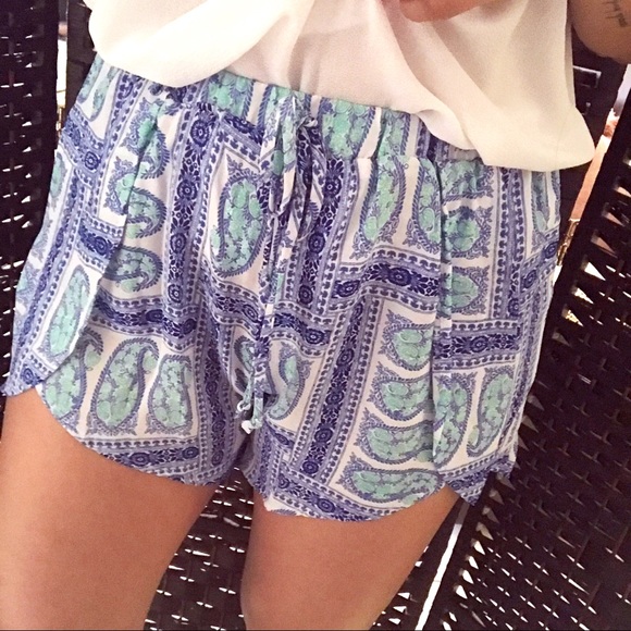 LAST CHANCE 🎆 "LILY" Printed High Waisted Shorts - Picture 2 of 3