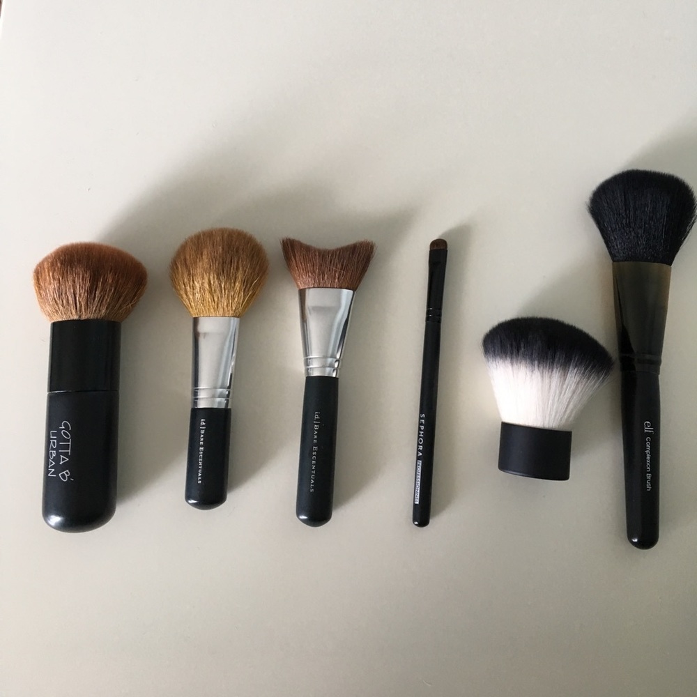 Makeup brushes (assorted)