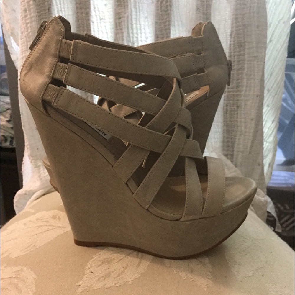 Steve Madden tan wedges