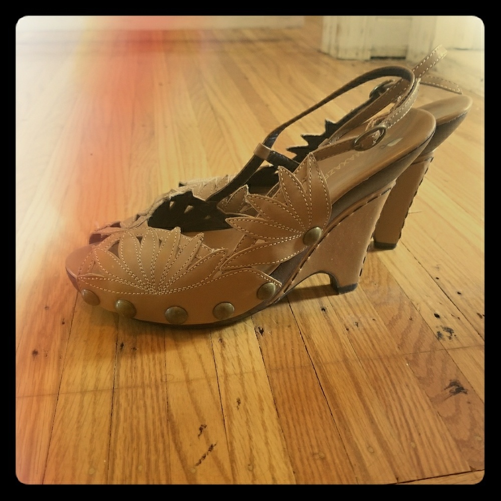 Vintage style sandal