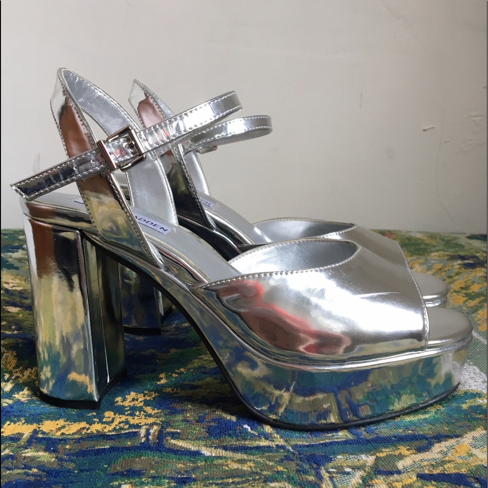 SZ 7 Silver Steve Madden 90s Style Platform Heels
