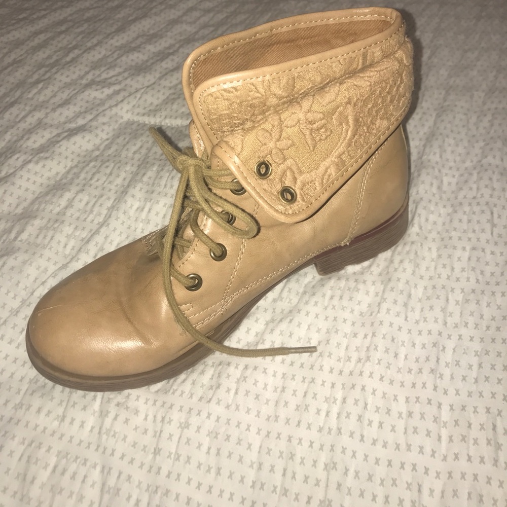 Reversible, tan combat boots!