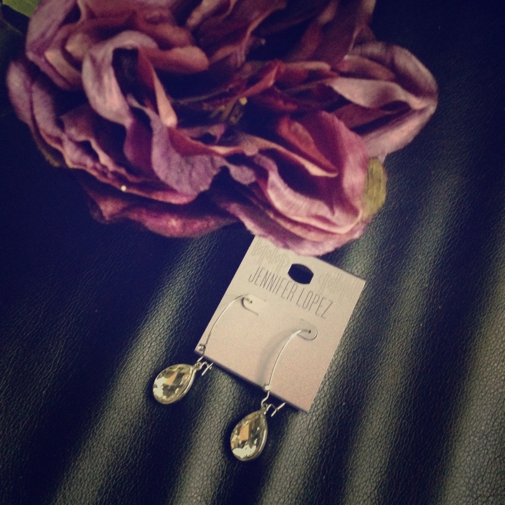 Dangle hoop earrings with single stone