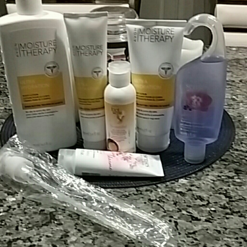 Avon moisture therapy /bundle